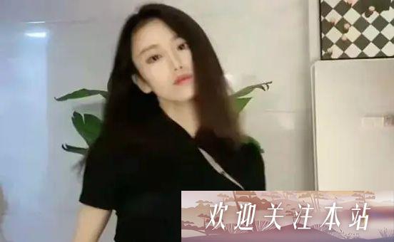 女主播直播做俯卧撑意外被封，引发网友热议