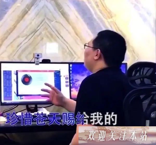 主播PDD直播“演唱会”，笑声不断引连粉丝捧场