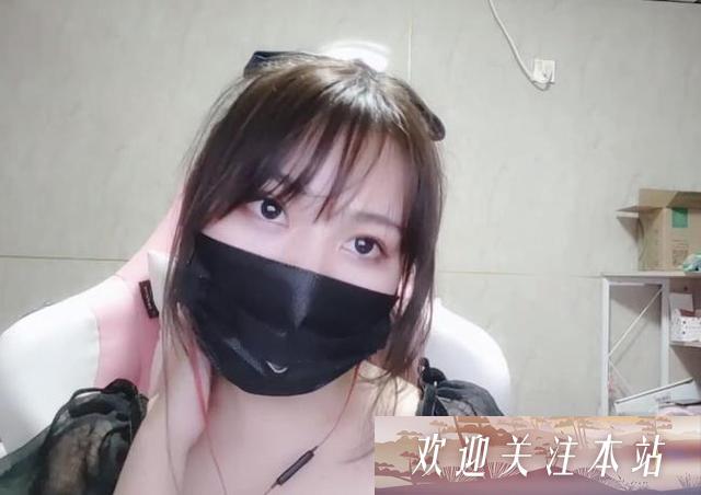 “小团团直播间被禁言，引发粉丝热议！”