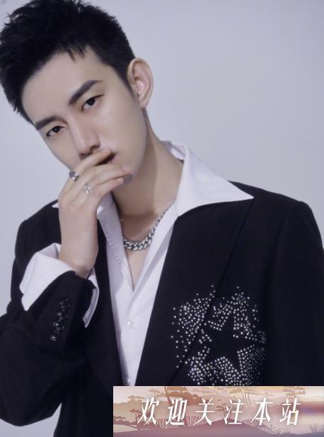 主播阿哲婚礼盛大 数十辆豪车见证富豪身份