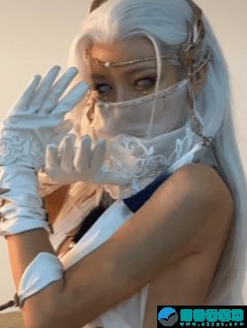 《洛丽塔大哥直播事故引发热议，二次元魅力与挑战并存》