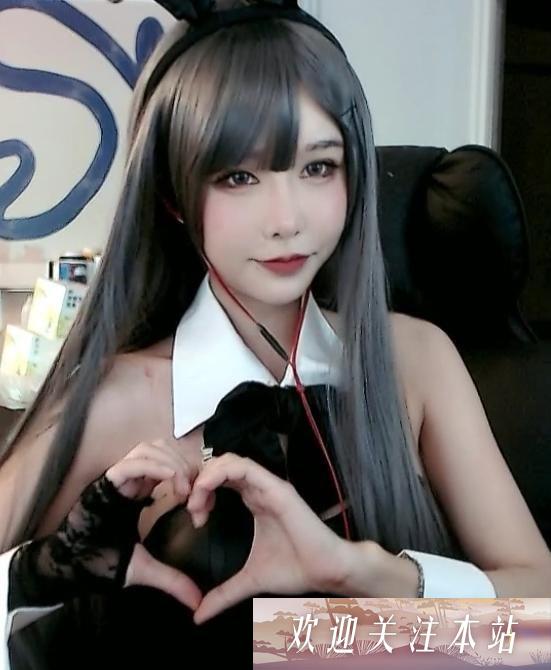 CSGO女神大菠萝：实力与COS完美融合的主播