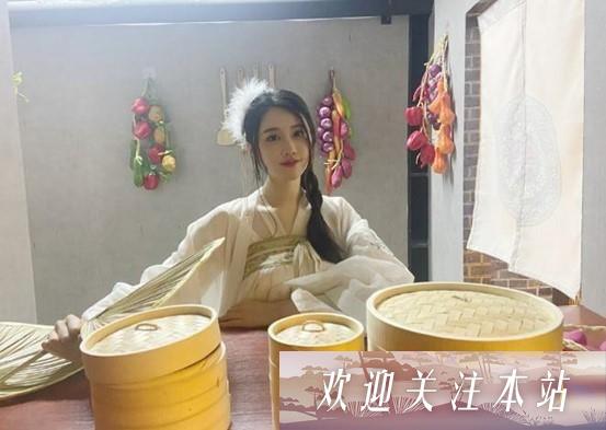 《轩子晒美照遭粉丝吐槽，颜值依旧却显得保守》