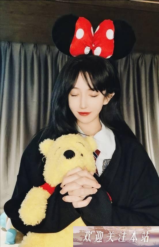 呆妹儿的时尚蜕变：从游戏女神到炫酷主播