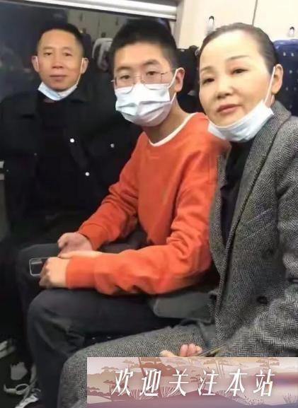 孙卓晒亲笔信谢谢关心，书写工整漂亮，网民却被孙海洋笑容整破防！