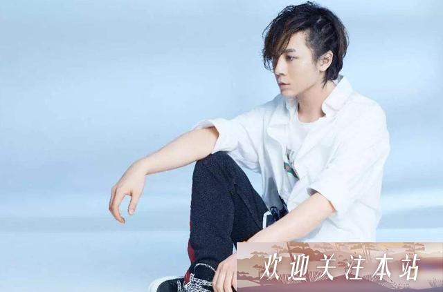 《王者荣耀主播之争：虎牙与斗鱼的实力较量》