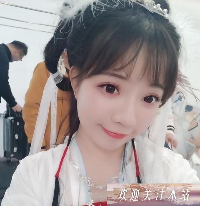 王奕萌：从网络名人到广告新星的励志之路