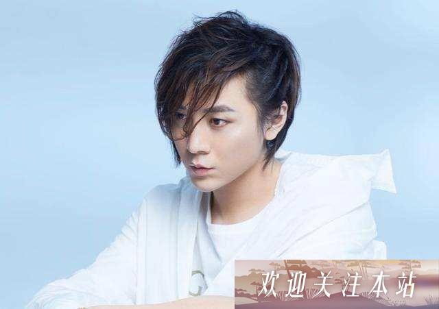 张大仙开法拉利练车，豪华生活令人惊叹！