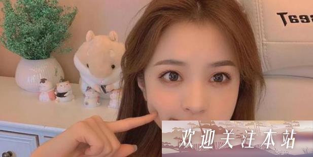 刘思瑶自嘲吞火龙果，网络名人转型引发热议