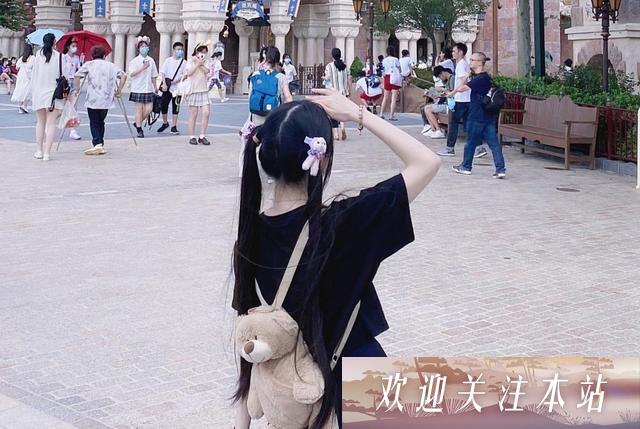 蔡萝莉风格大变，性感与可爱兼备！