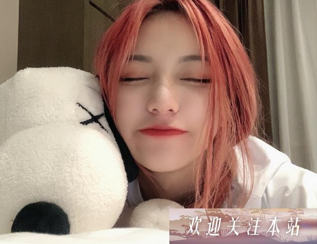 刀小刀变装惊艳，脸型引发争议