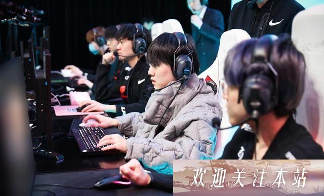 《春季赛失利引发球迷热议：问题出在哪里？》