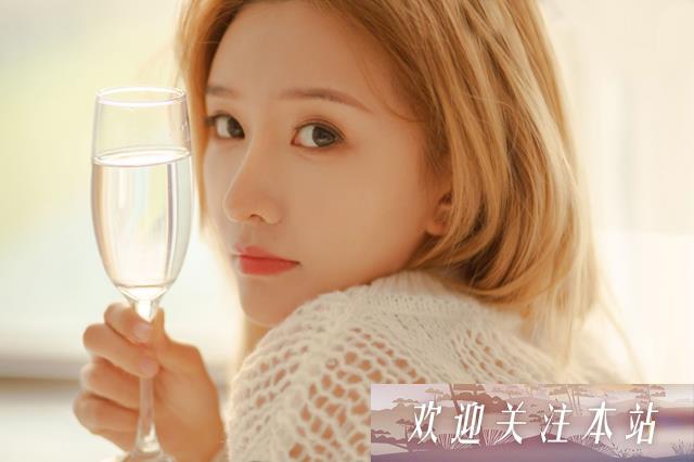 林七七直播盛宴：女仆装搭配黑丝热舞吸粉众！