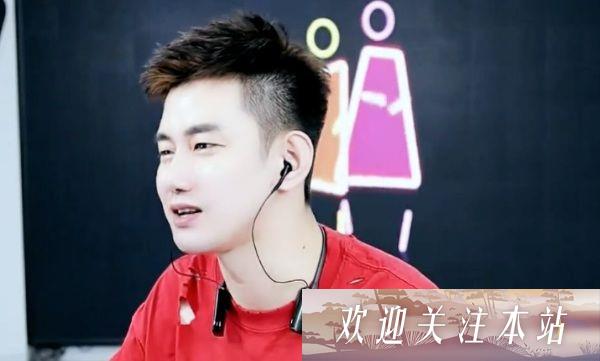 阿哲直播怒斥粉丝：团战不是慈善，如何发展？