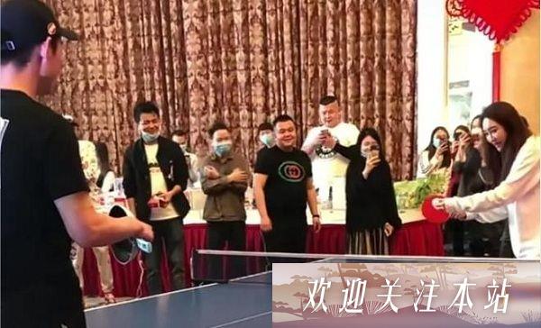 张继科牵手网络名人：乒乓球场上的娱乐与争议